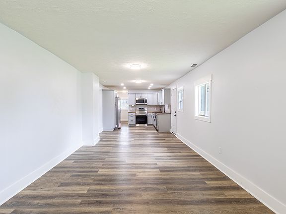 5th image of 2733 Columbia Ave