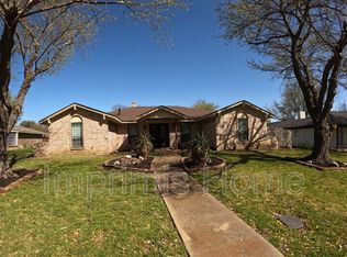 1136 Shadywood Ln, Desoto, TX 75115