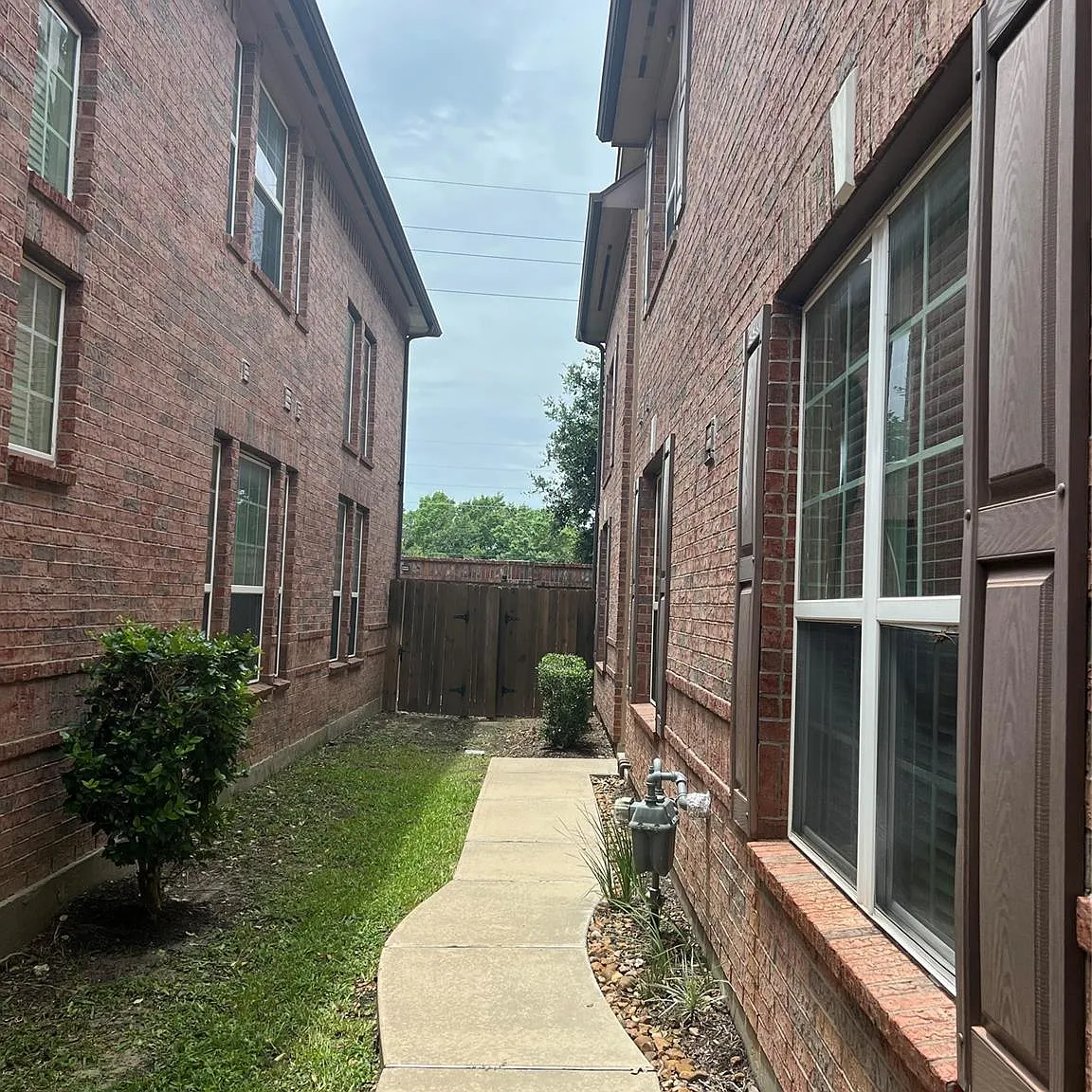 4 bed, 3.5 bath, 2441 sqft, $2,950 — Photo 3