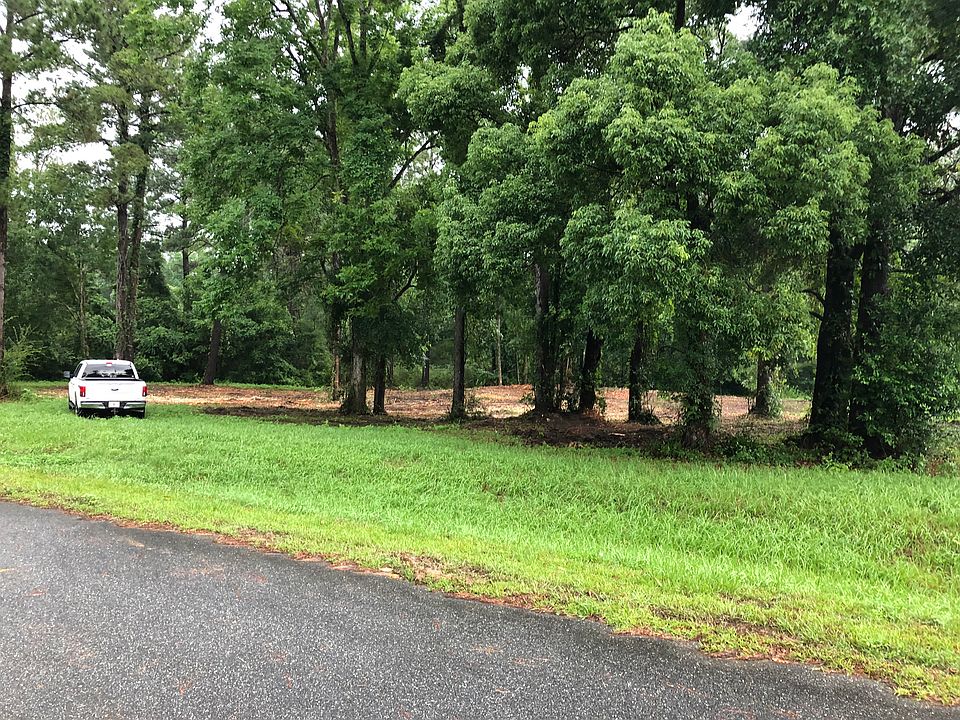 2nd image of Twin Ponds Dr