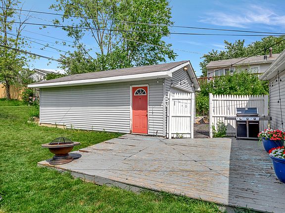 5th image of 19504 Redwood Ln