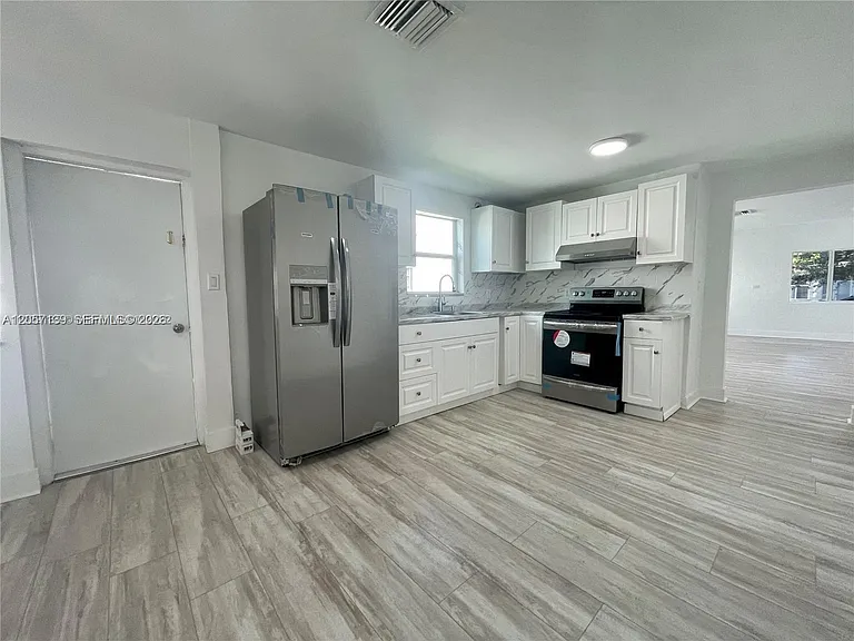 1520 SW 10th St — Photo 11