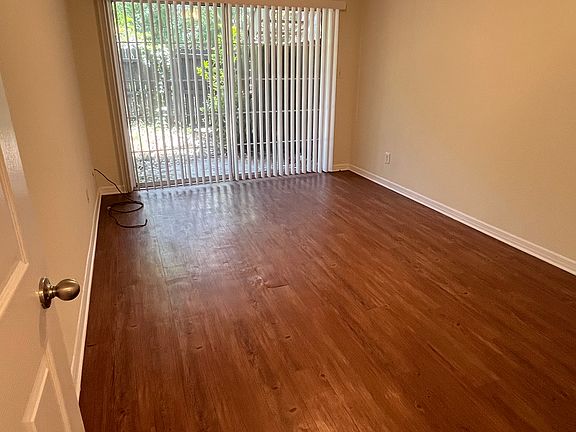 5th image of 802 Hillcrest St #2
