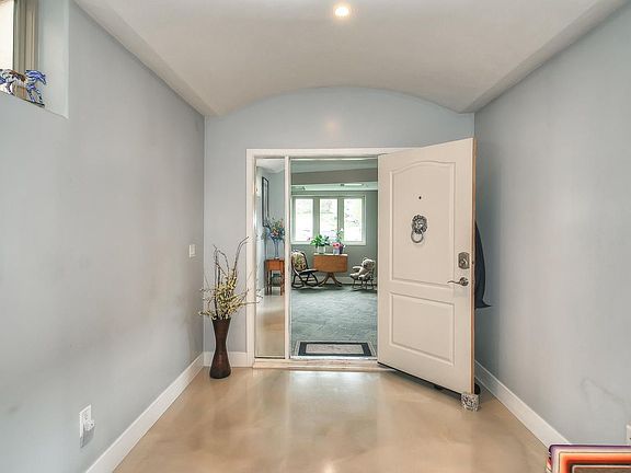 4th image of 750 Parkwild Dr #103