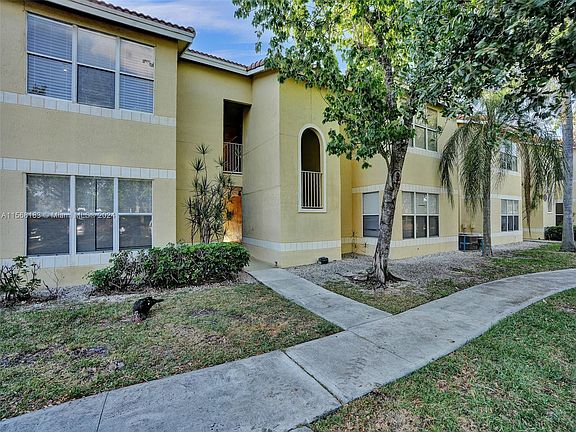 3rd image of 457 Vista Isles Dr APT 2112