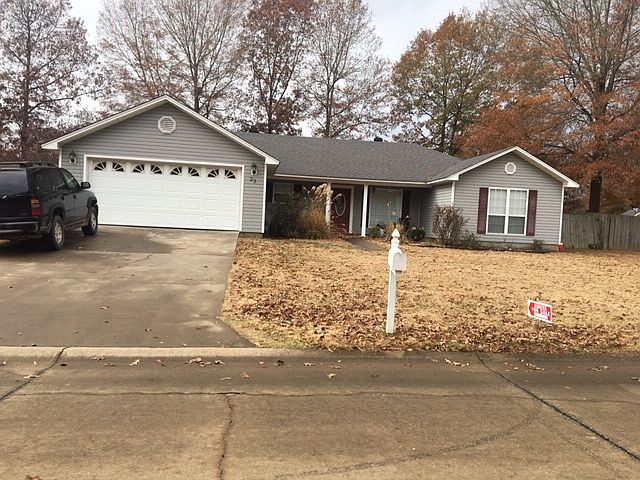1st image of 33 Brenda Dr
