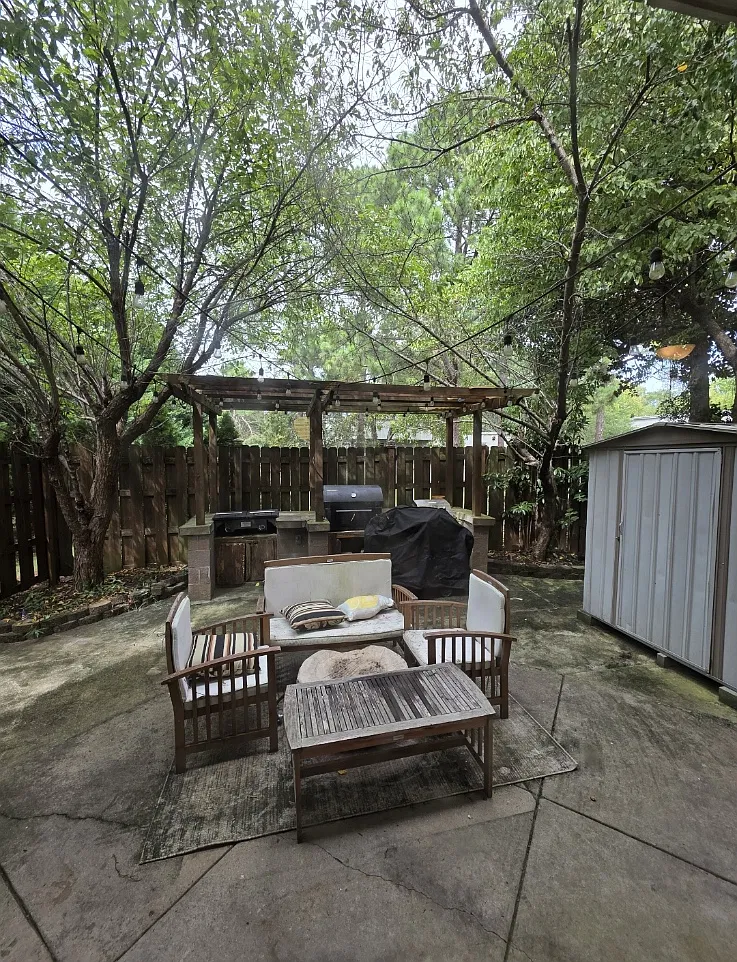 3 bed, $1,950 — Photo 1