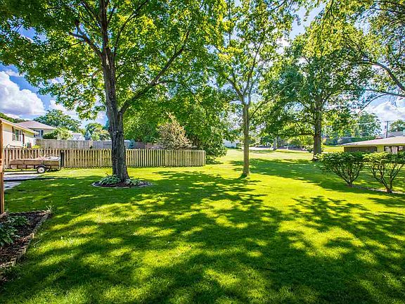 4th image of 615 Sunrise Cir