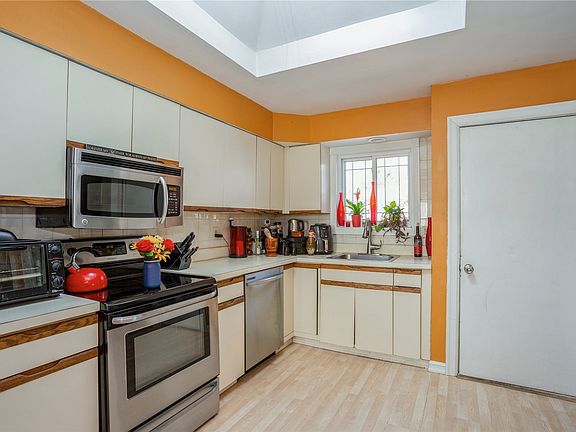 3rd image of 172 Burney Blvd