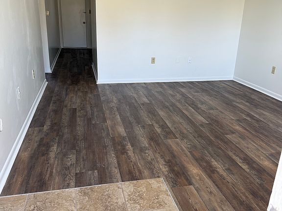 4th image of 900 W Main St APT 14