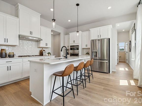 3rd image of 3177 Beacon Heights Rd