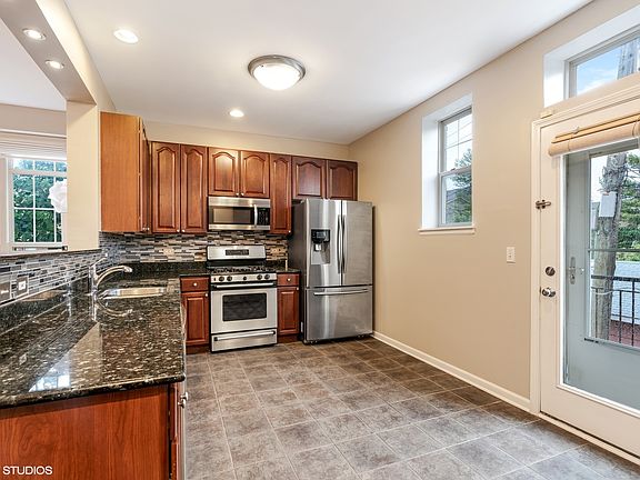 4th image of 2701 W Riverview Pkwy