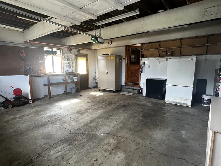 146 Hawthorne Ln — Photo 29