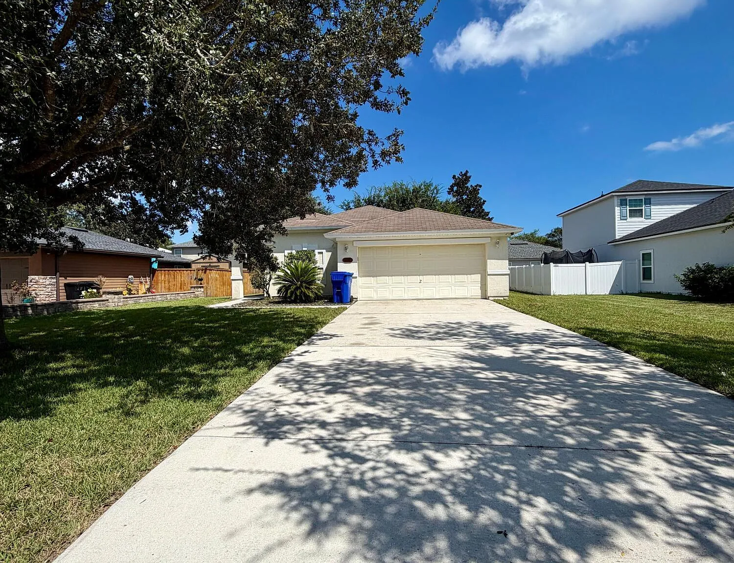 3 bed, 2.0 bath, 1591 sqft, $2,200 — Photo 1