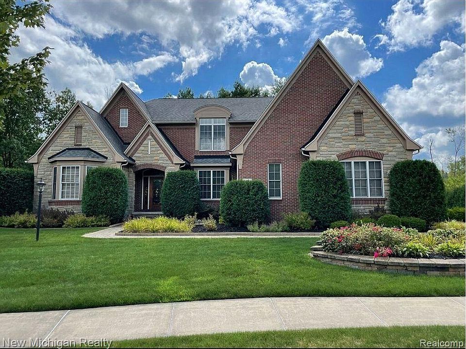 1st image of 50595 Glades Ct E