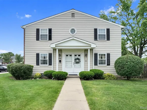 19931 Schoolhouse Ct, Northville, MI 48167