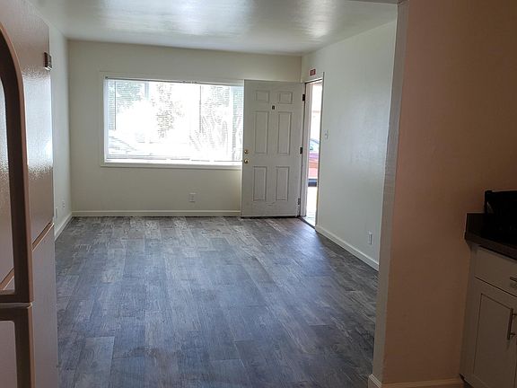 5th image of 872 Park Dr #1