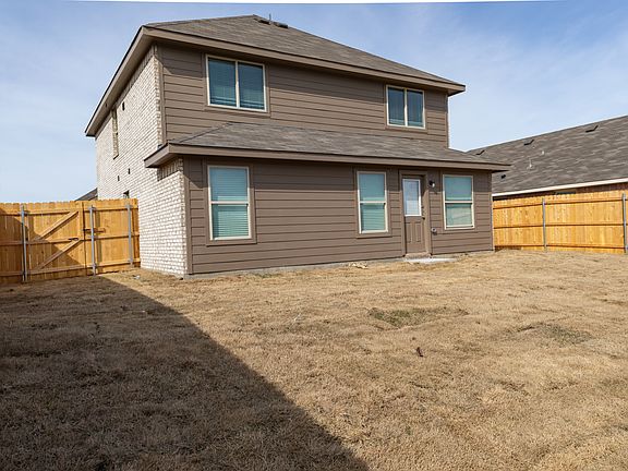 3rd image of 1605 Dove Cir