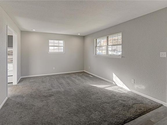 5th image of 2345 Englewood Ct