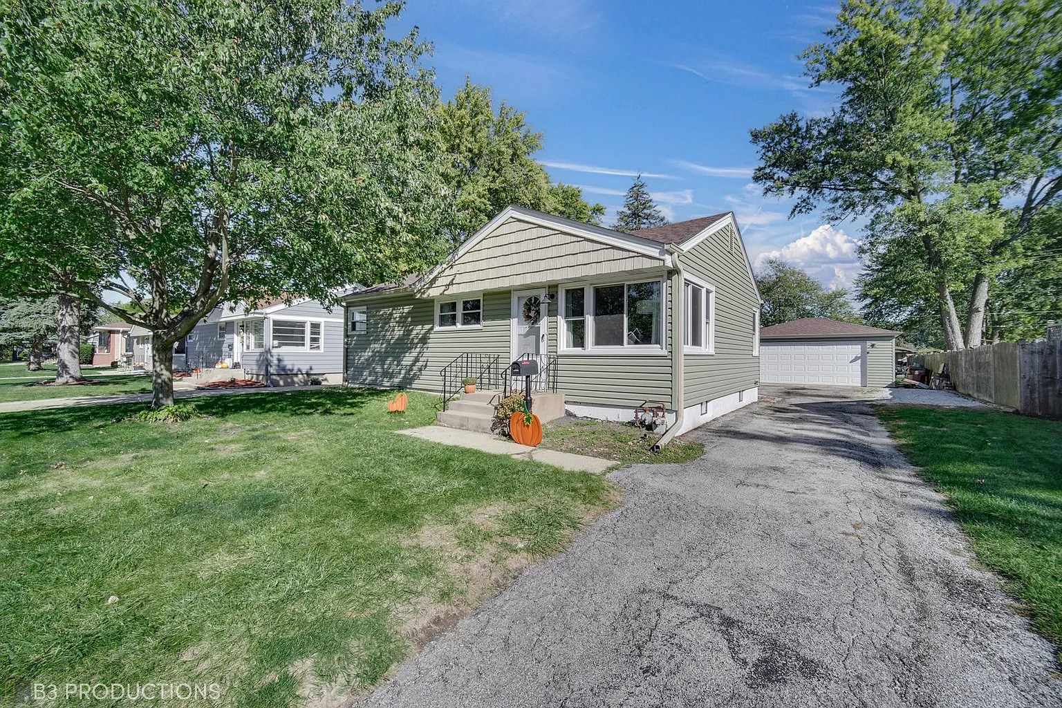 16907 Forest View Dr photo 1