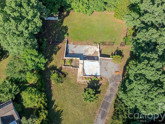 2nd image of 115 Gatwick Ct