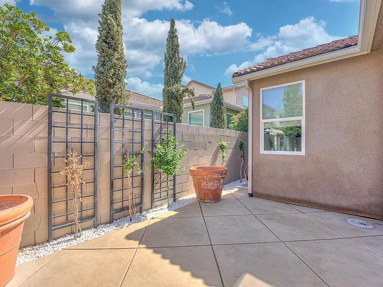 1511 N Encoure Way — Photo 31