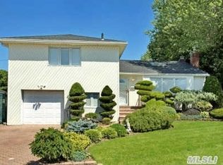 31 Sylvia Rd, Plainview, NY 11803