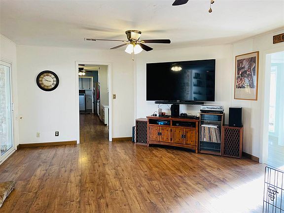 2nd image of 10 Donner Pl