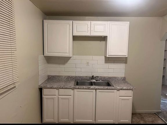 2nd image of 15825 Dacosta St