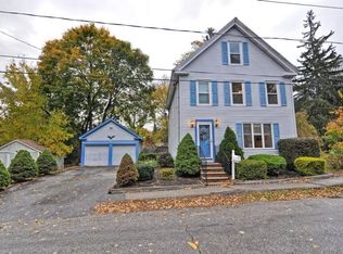 2 Cleveland St, Amesbury, MA 01913