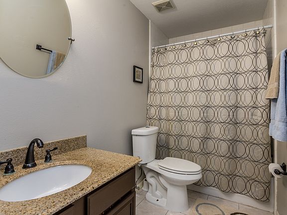 4th image of 4902 Pin Oak Dr