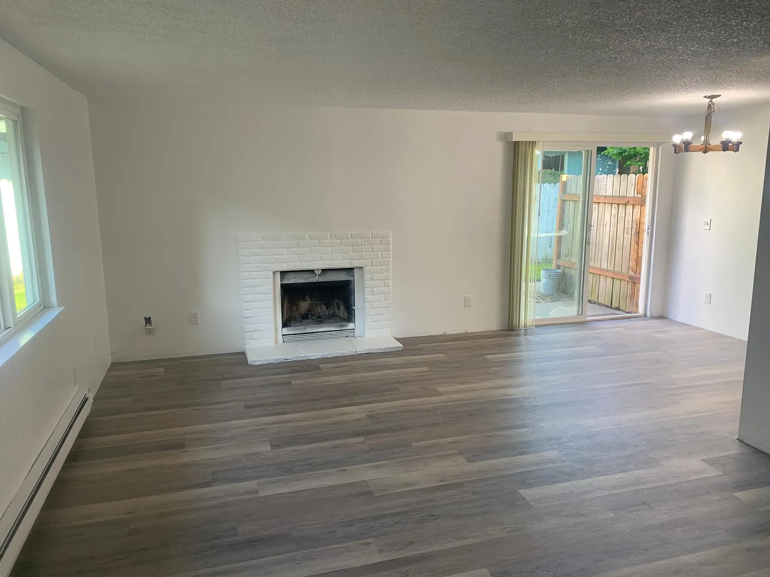 2 bed, 1050 sqft, $2,099 — Photo 4