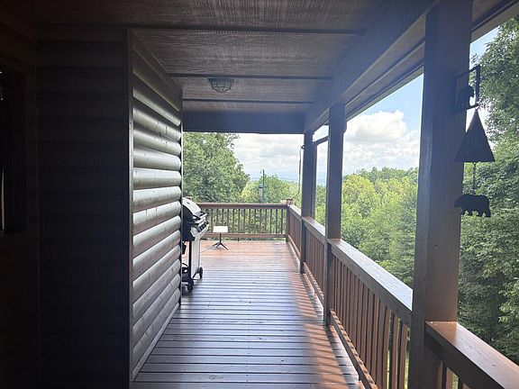 3rd image of 380 Buck Ridge Dr