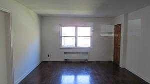 Livng room& entry foyer