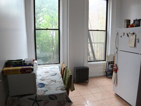 4th image of 281 Saint James Pl #2L