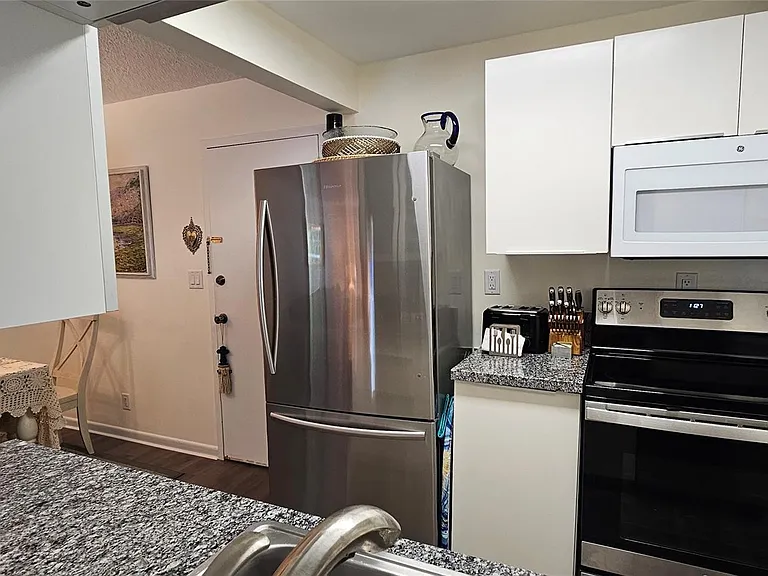 3212 NE 12th St #202 — Photo 19