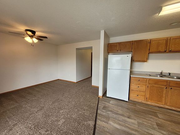 5th image of 906 Washington Ave SE #105