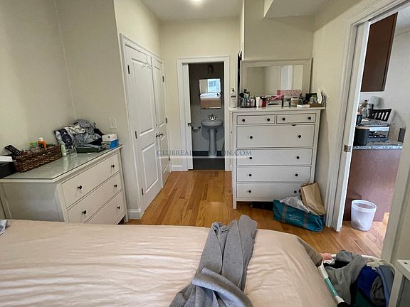 3rd image of 549 Washington St #6