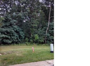 24689 Pembrooke Dr, Southfield, MI 48033