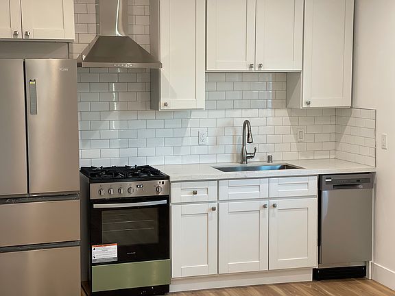 2nd image of 5123 Ascot Ave #5123