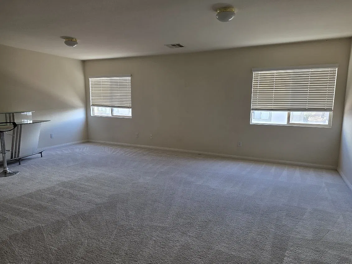 5 bed, 3314 sqft, $2,900 — Photo 4