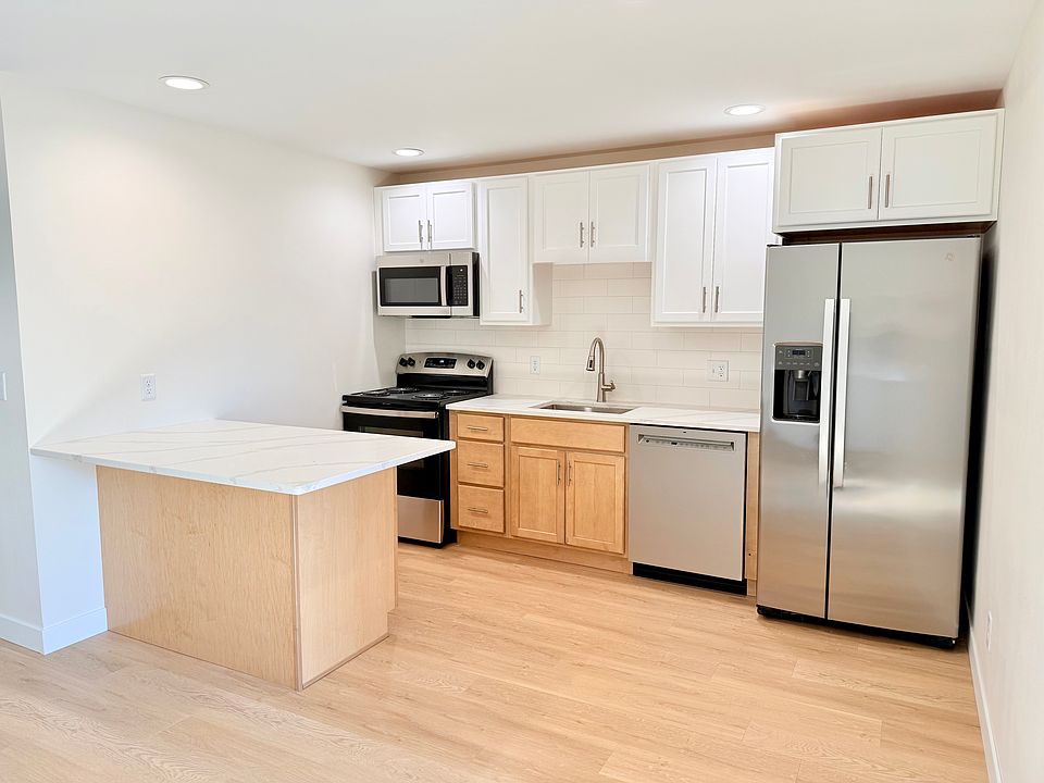1st image of 420 Minneopa Ave #203