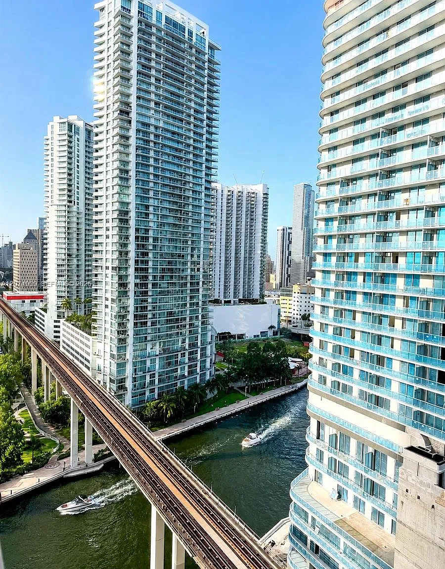 Neo Vertika Condo — Photo 2