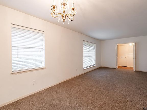5th image of 707 Woodbine Dr