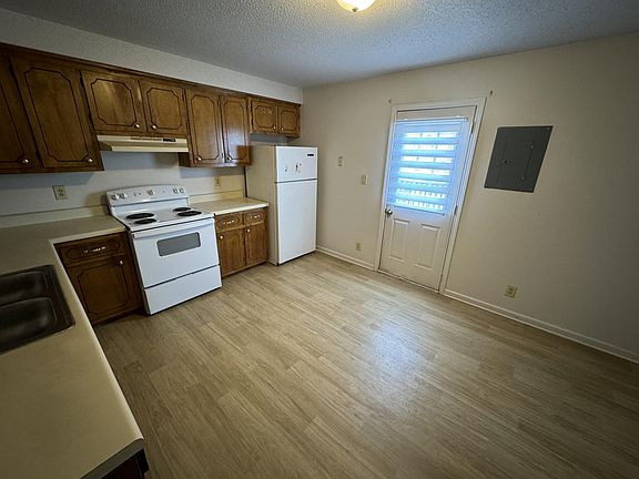 3rd image of 211 Timber Court Dr APT C