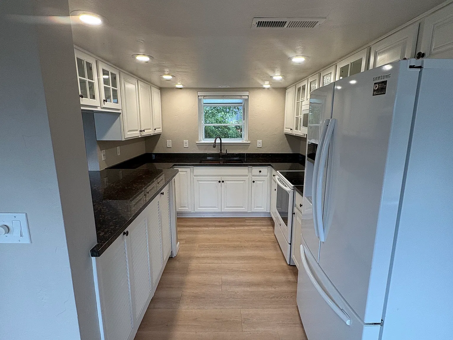 501 E Goodwin St — Photo 4