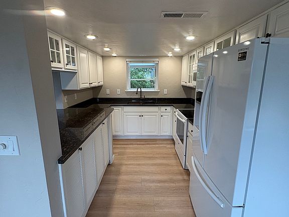 4th image of 501 E Goodwin St