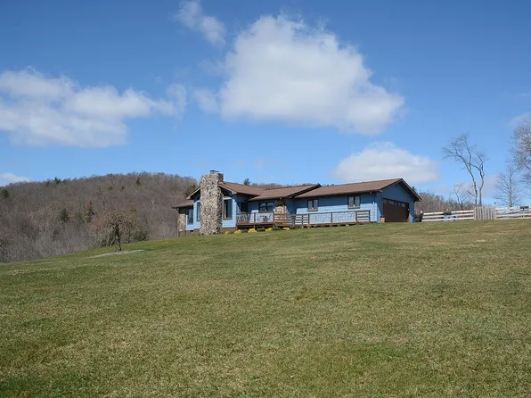 155 Shamrock Ln, Falls, PA 18615