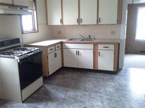 2nd image of 806 West Ave