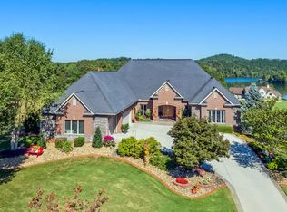 811 Rarity Bay Pkwy, Vonore, TN 37885